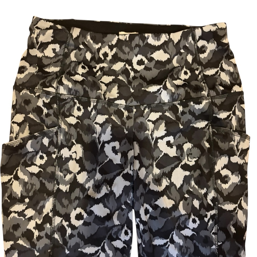 Chico's Zenergy Leggings Small (4/6) Black Gray Abstract Print Stretchy Pockets - Picture 4 of 13